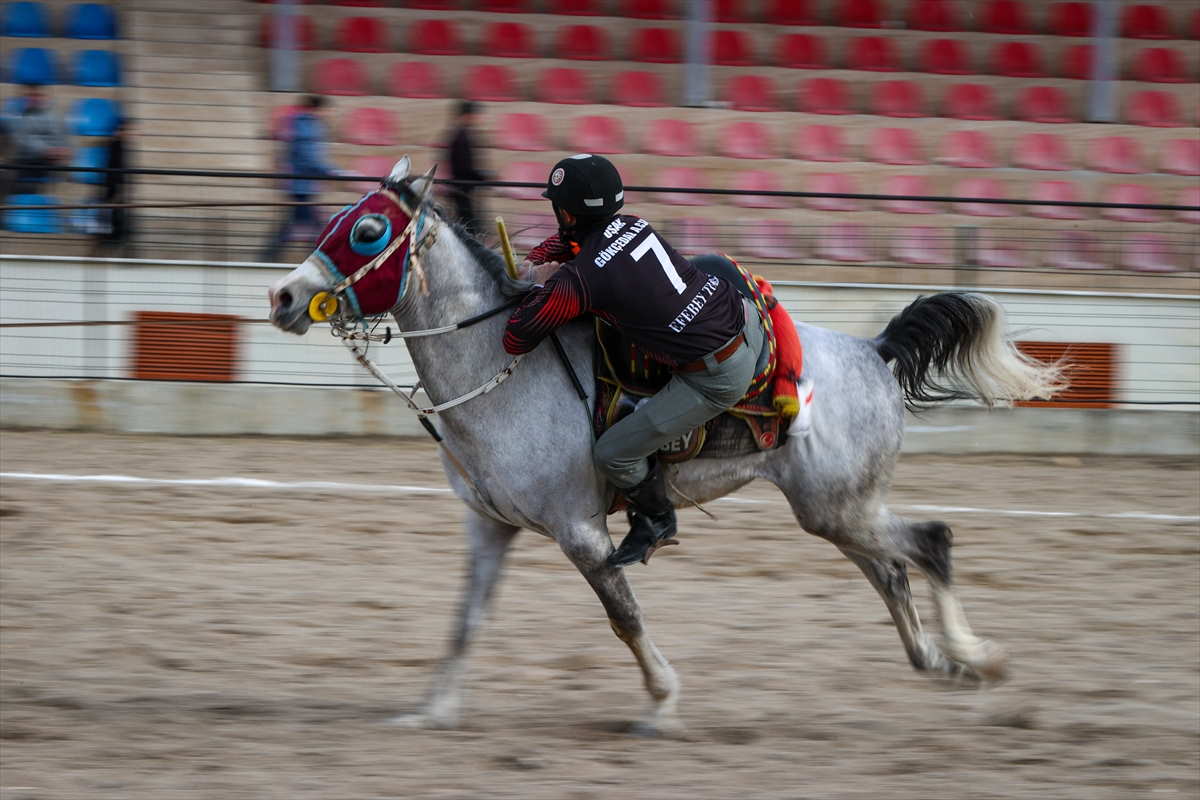 usak-belediyesi-9-geleneksel-cirit-turnuvasini-gokcedal-atli-cirit-spor-kulubu-kazandi-4.jpg