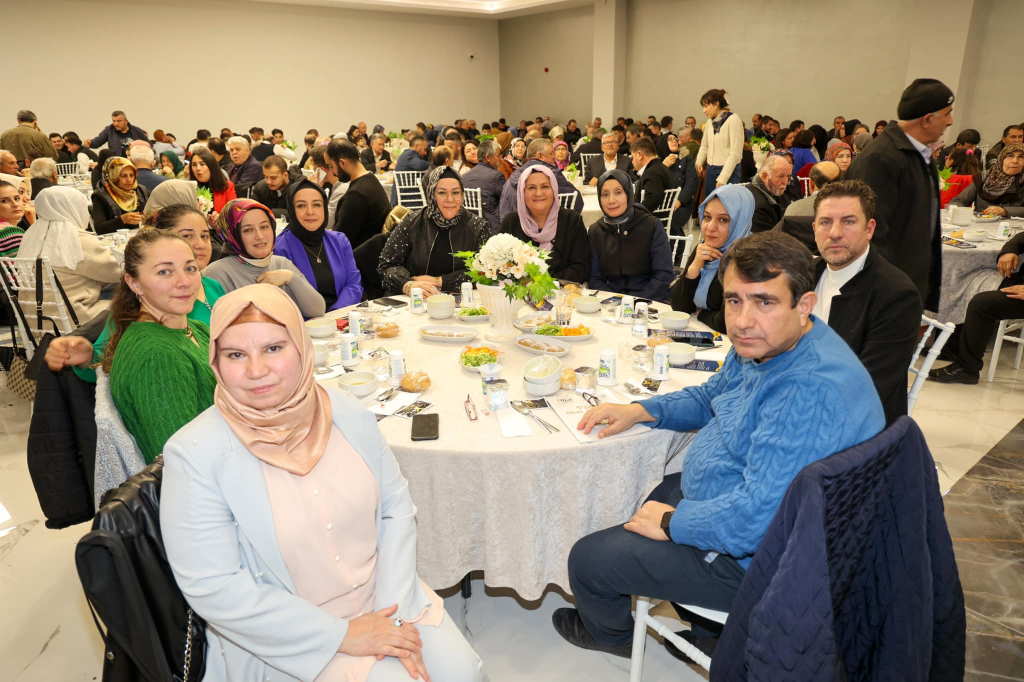 ak-parti-usak-vefa-yemegi-1.jpg
