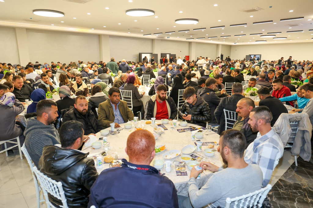 ak-parti-usak-vefa-yemegi-6.jpg