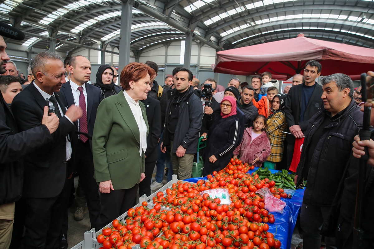 yi-parti-genel-baskani-aksener-usakta-iftar-programina-katildi-1.jpg