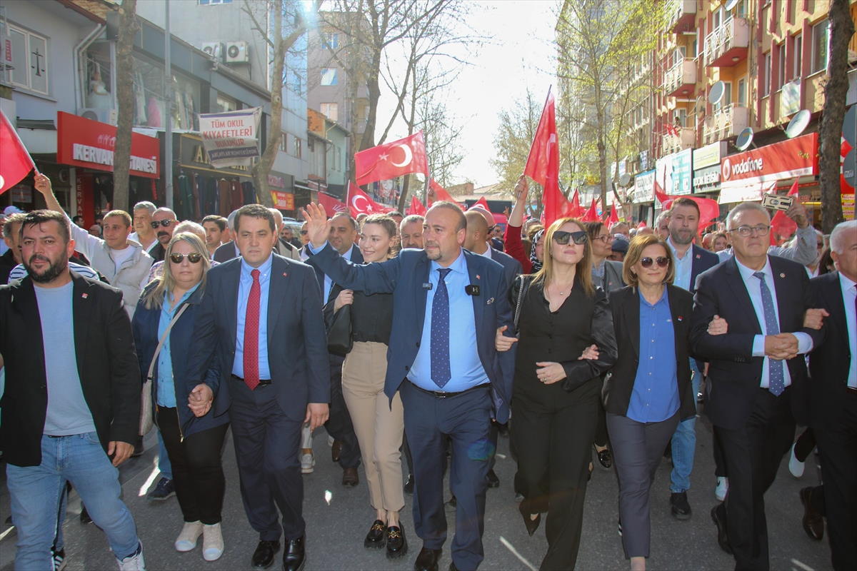 aa-20240404-34183547-34183544-usak-belediye-baskani-ozkan-yalim-mazbatasini-aldi.jpg