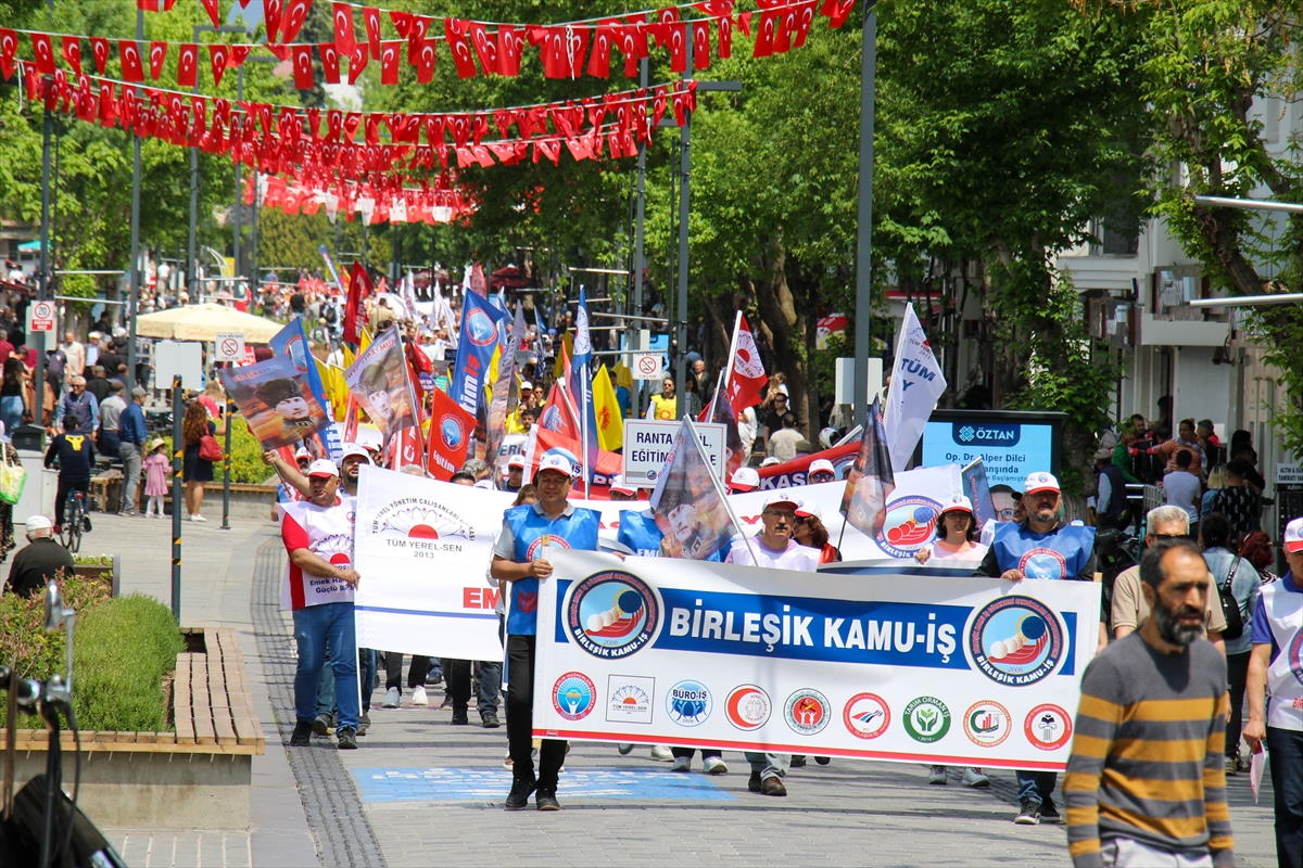 usak-1-mayis-kutlamalari-2.jpg