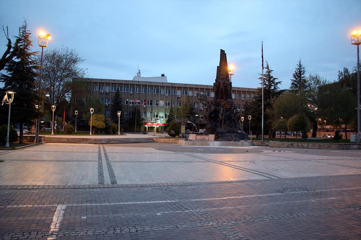 usak-ataurk-aniti.jpg