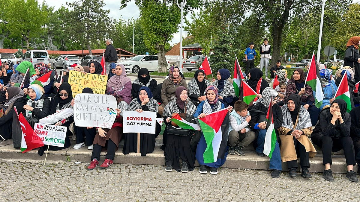 usakli-kadinlar-gazzedeki-mazlum-anneler-icin-yurudu-2.jpg