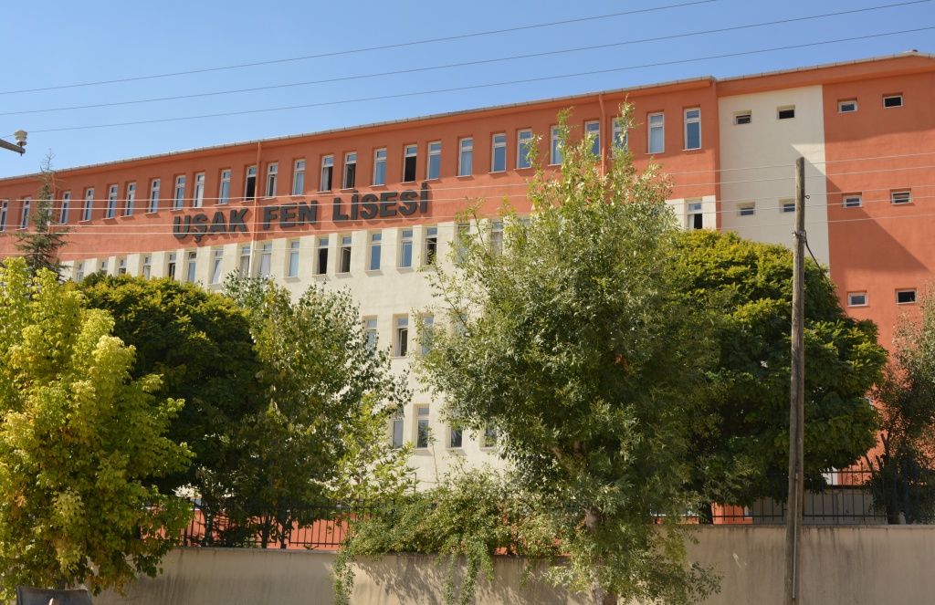 usak-fen-lisesi-binasi-1.jpg