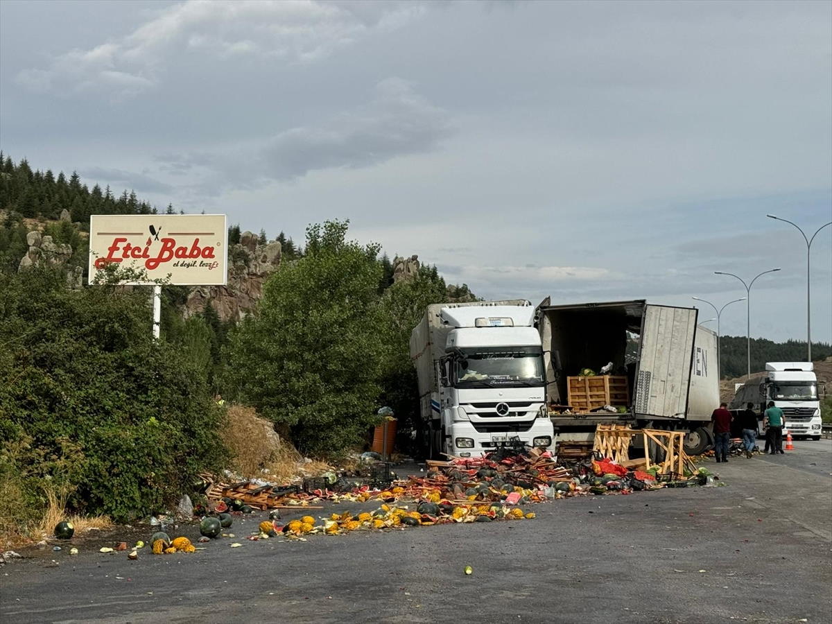 usak-afyon-yolu-kaza-1.jpg