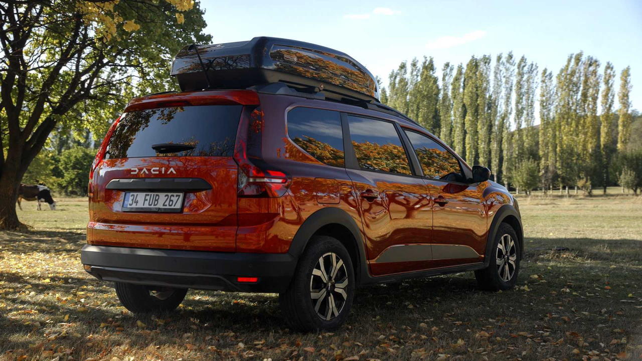 dacia-jogger-hybrid-140-tanitildi-3.jpg