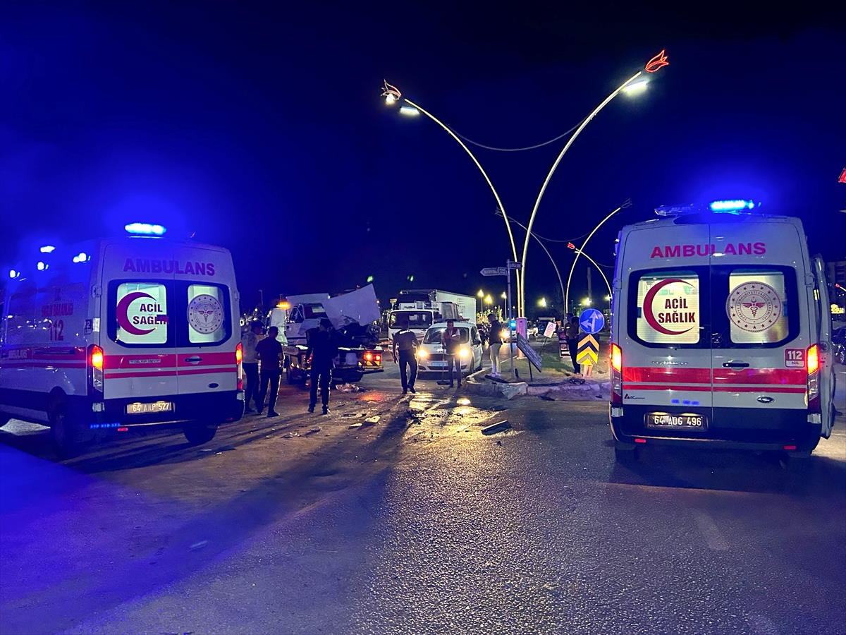 usakta-trafik-kazasi-2si-cocuk-6-kisi-yaralandi-2.jpg