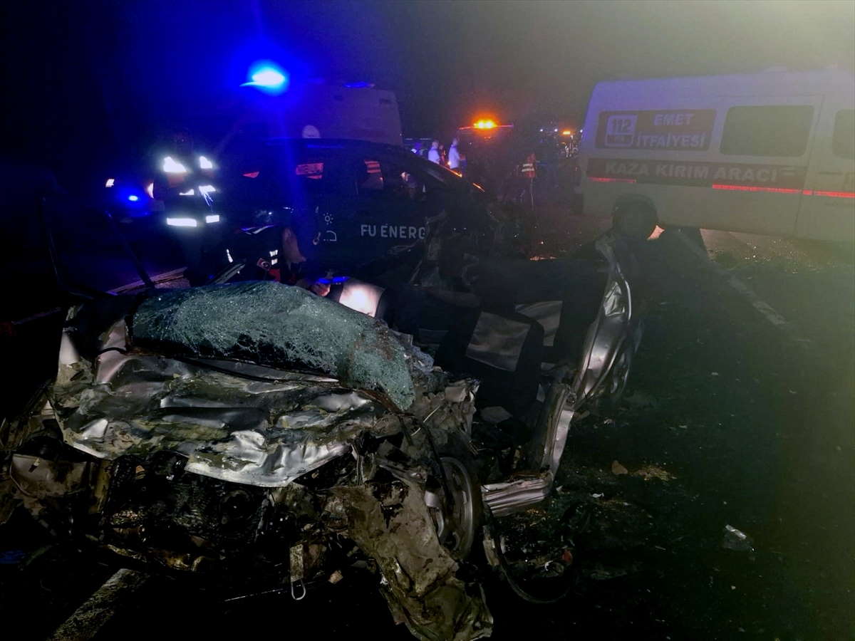 yeni-evlenen-imam-ve-esi-dugun-donusu-trafik-kazasinda-oldu-1.jpg