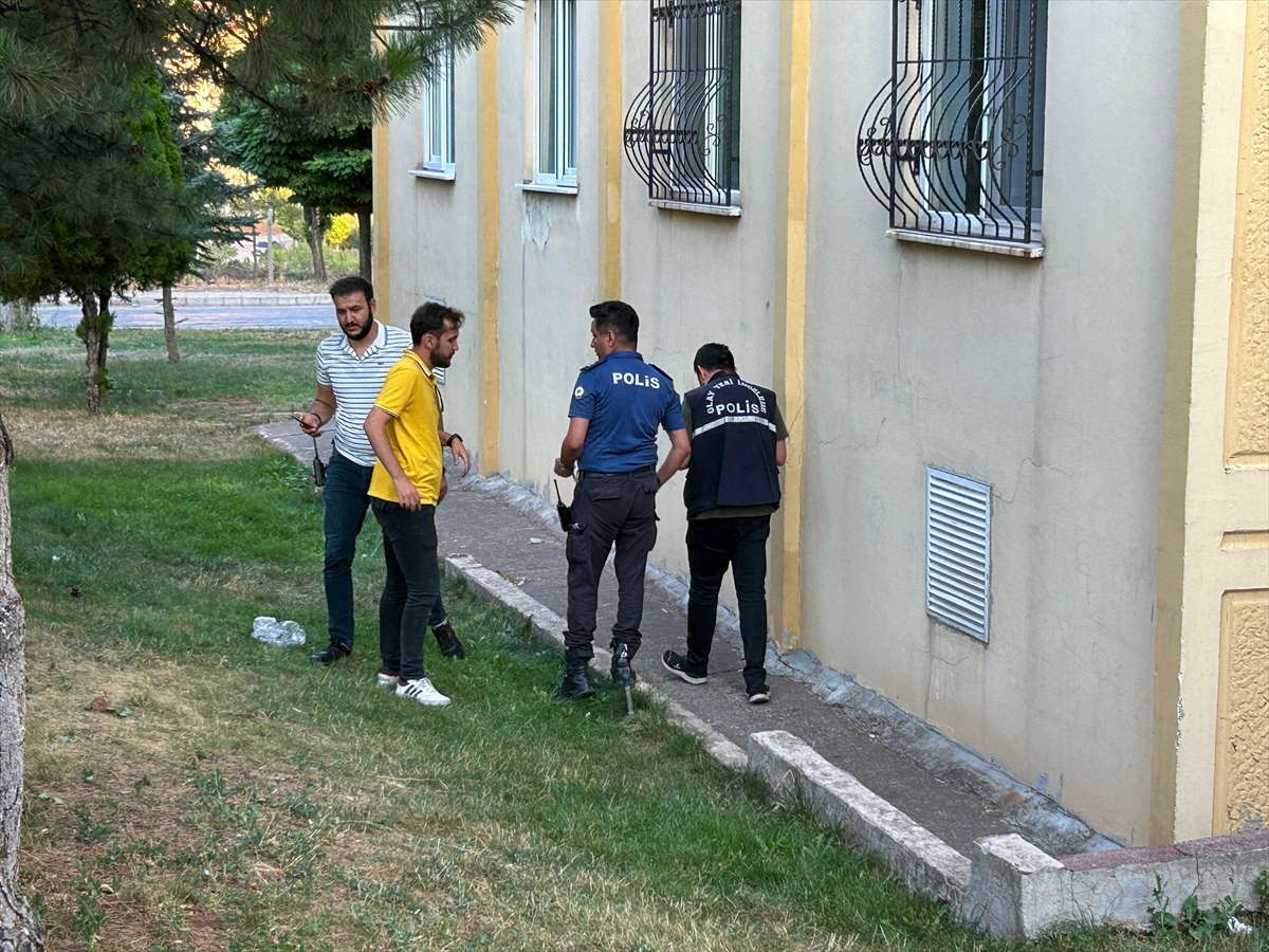 usakta-dorduncu-kattan-dusen-3-yasindaki-cocuk-oldu.jpg