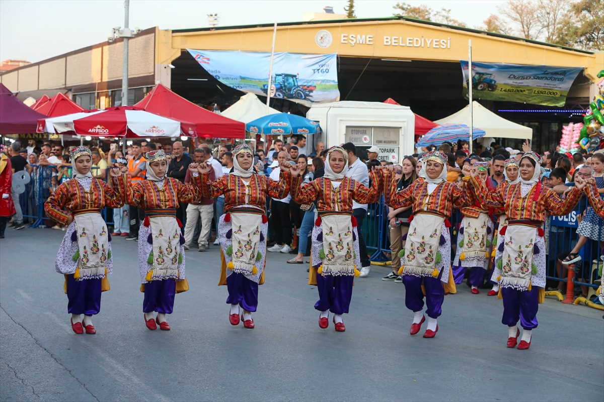 esme-26-uluslararasi-turistik-kilim-kultur-ve-sanat-festivali-basladi-4.jpg