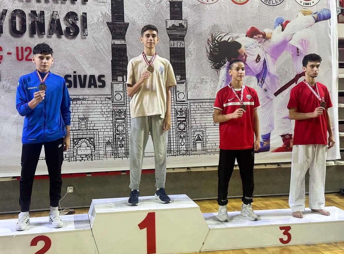 usakli-karatecilerden-buyuk-basari-1.jpeg