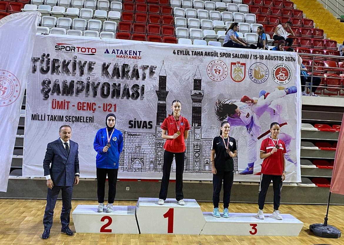 usakli-karatecilerden-buyuk-basari-2.jpeg