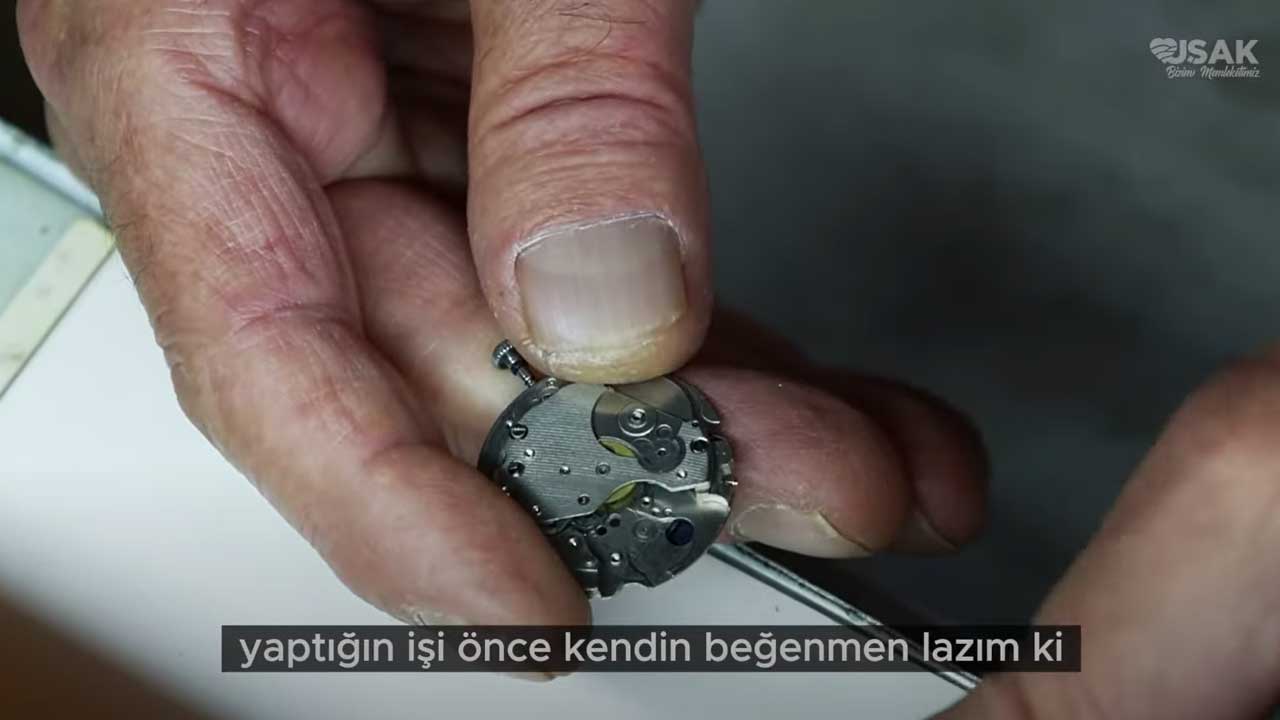 usakta-35-asirlik-meslek-yok-olmaya-yuz-tuttu-saat-tamircileri-cirak-bulamiyor-3.jpg