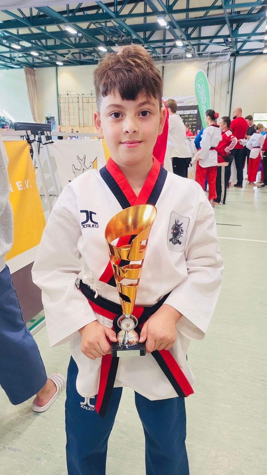 usakli-alparslan-gul-almanya-taekwondo-sampiyonu-oldu-1.jpeg