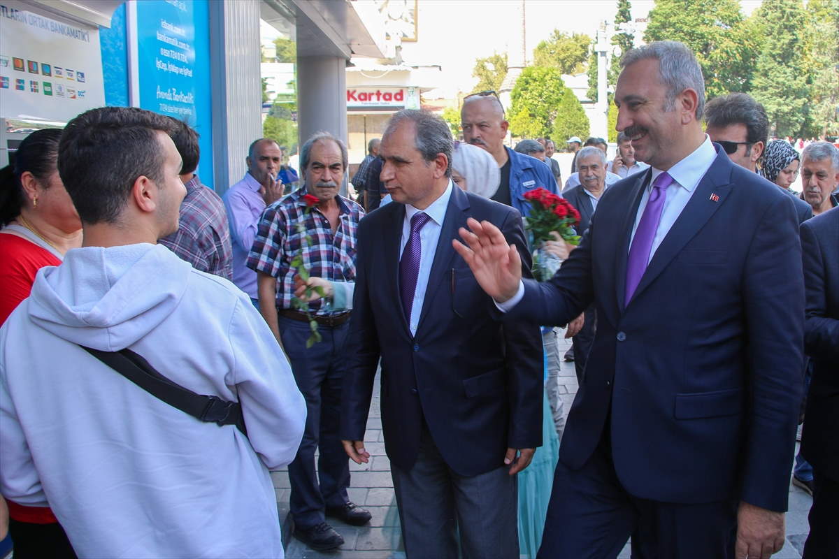 abdulhamit-gul-ismet-pasa-caddesinde-esnaflari-ziyaret-etti-2.jpg