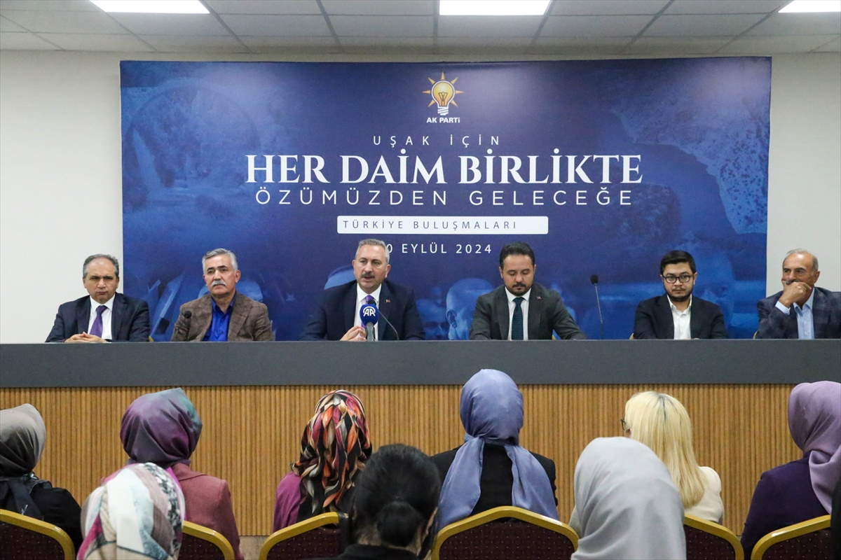 abdulhamit-gul-usakta-partililerle-bir-araya-geldi.jpg