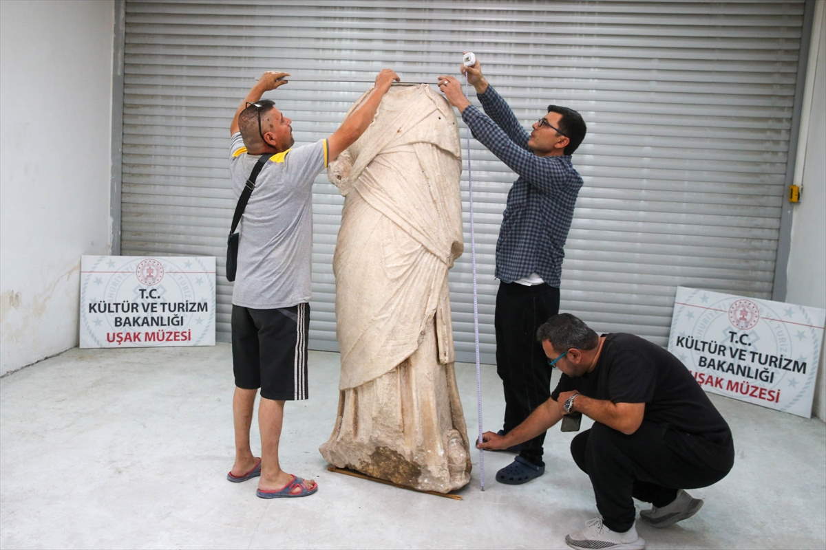 blaundos-antik-kentinde-bulunan-2-bin-yillik-heykel-usak-arkeoloji-muzesinde-sergilenecek-2.jpg