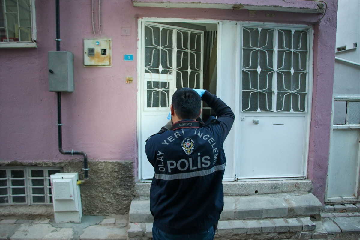 usakta-karisi-tarafindan-bicaklanan-kisi-agir-yaralandi-3.jpg