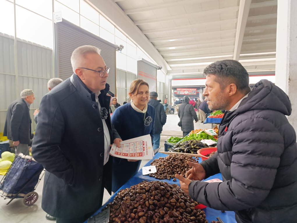 chp-usak-teskilari-pazaryeri-ziyareti-1.jpg