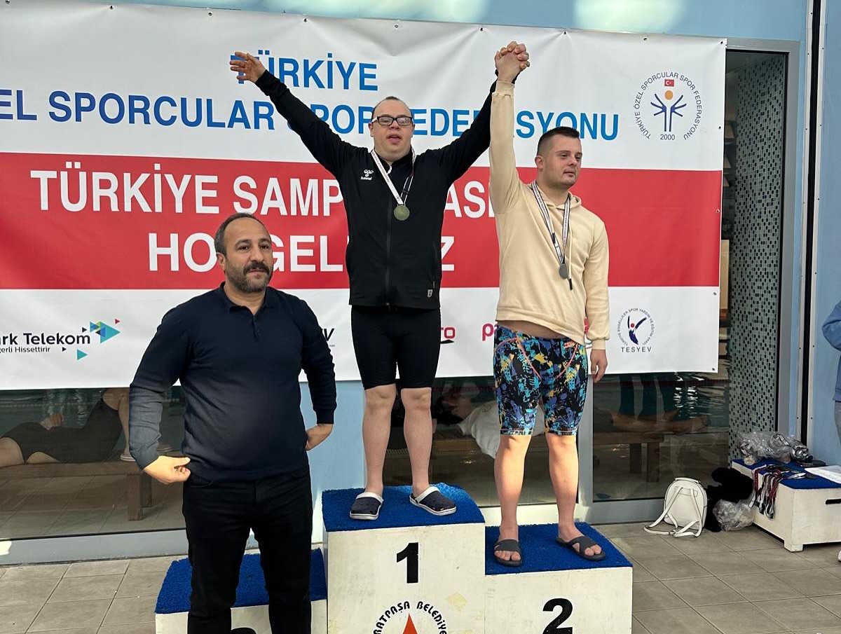 usak-belediyesinin-ozel-sporcularindan-madalya-yagmuru-3.jpg