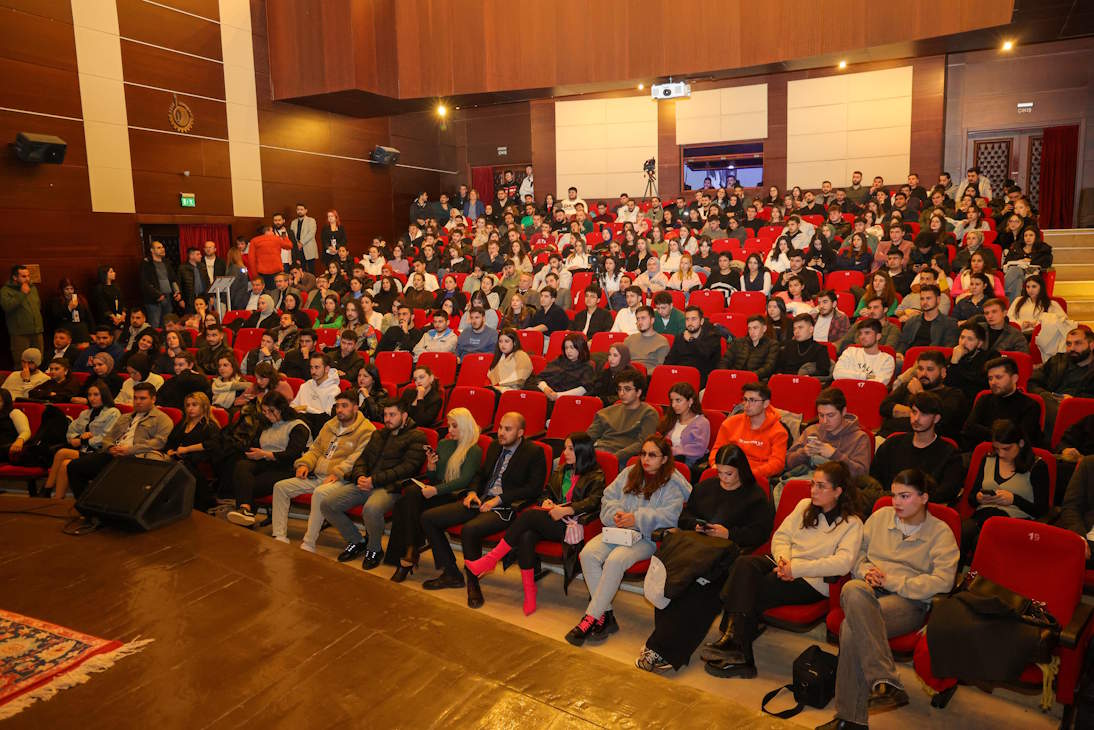 baskan-yalim-genclerle-bulustu-3.jpg