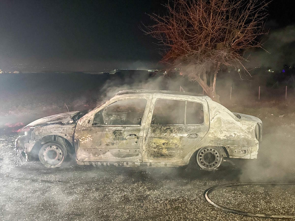 usakta-yanan-otomobilde-ceset-bulundu-7.jpg