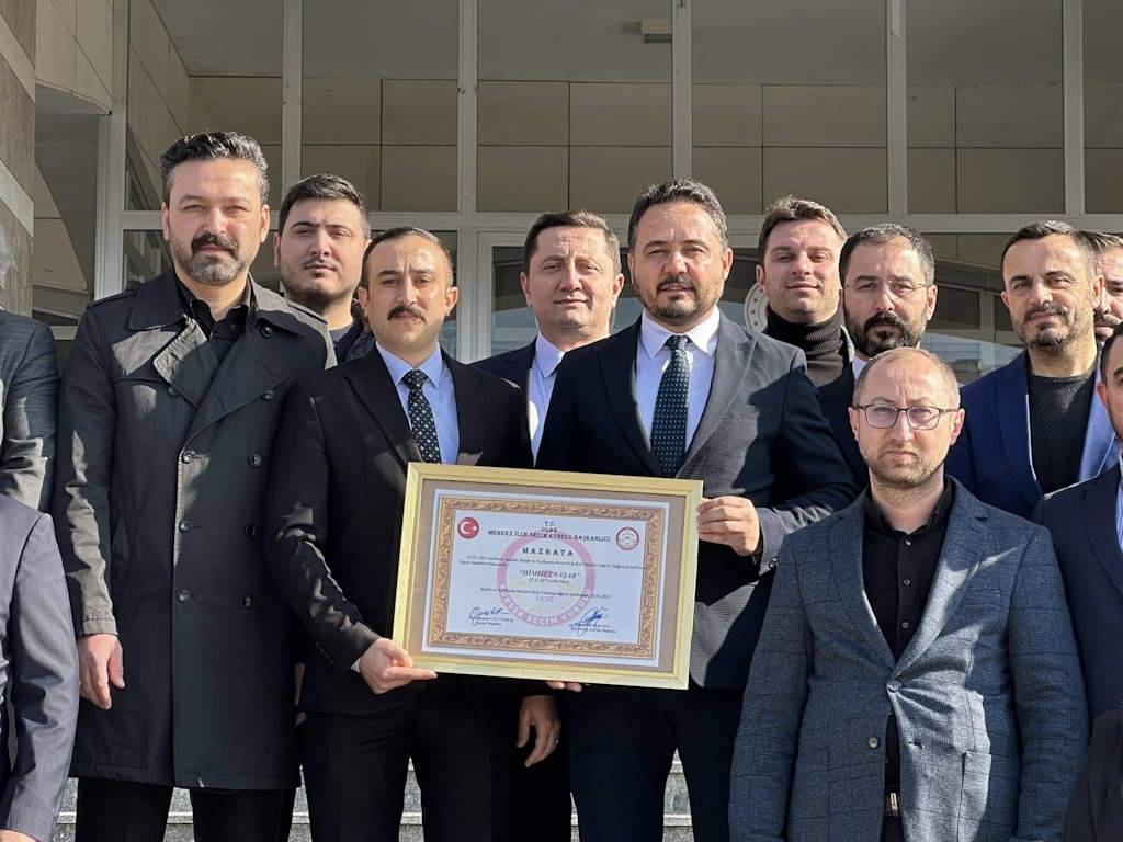 ak-parti-usak-il-baskani-himmet-yasar-mazbatasini-aldi-4.jpg