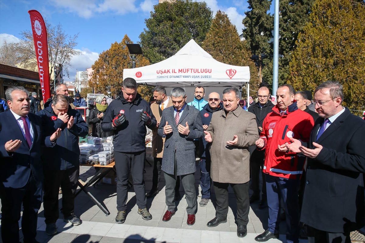 usakta-6-subattaki-depremlerde-hayatini-kaybedenler-anildi-2.jpg