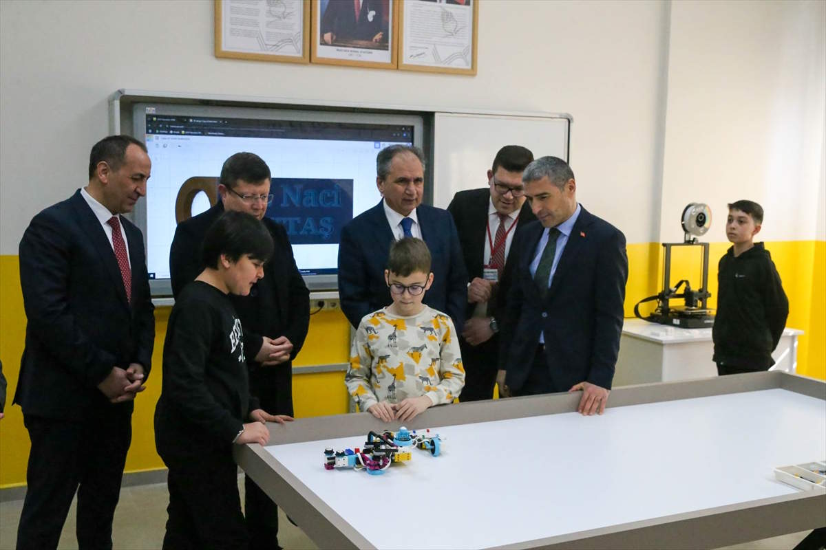 usakta-hayirsever-tarafindan-yaptirilan-12-derslikli-okul-acildi-1.jpg