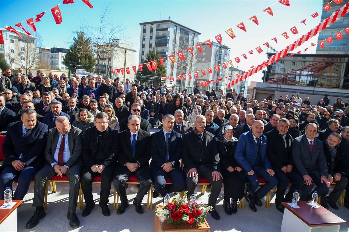 usakta-hayirsever-tarafindan-yaptirilan-12-derslikli-okul-acildi-2.jpg