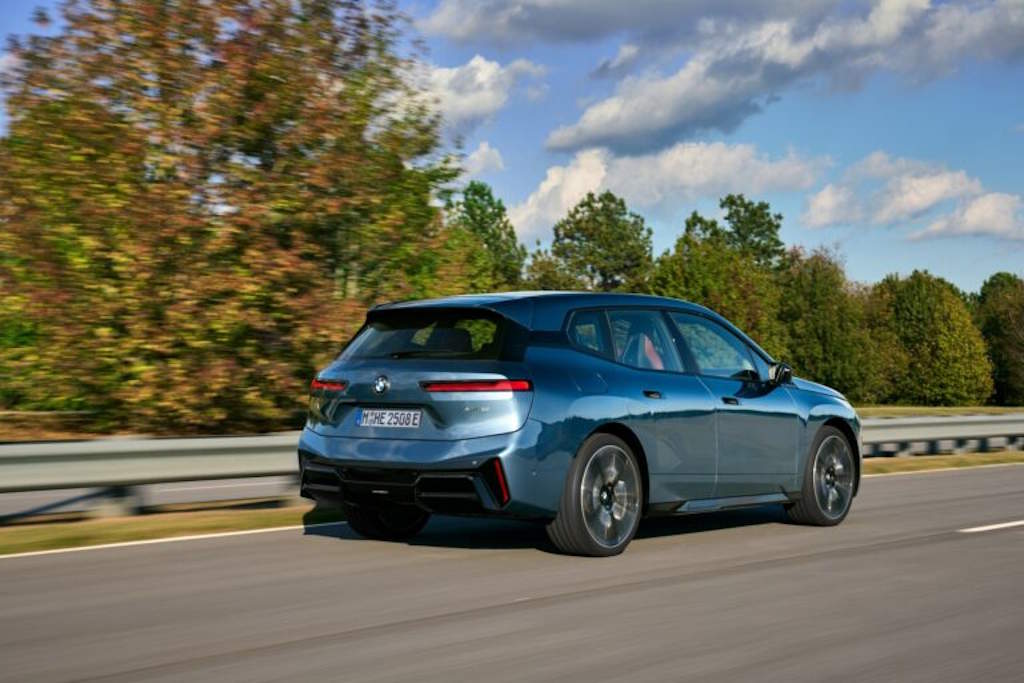 yeni-bmw-ix-2.jpg