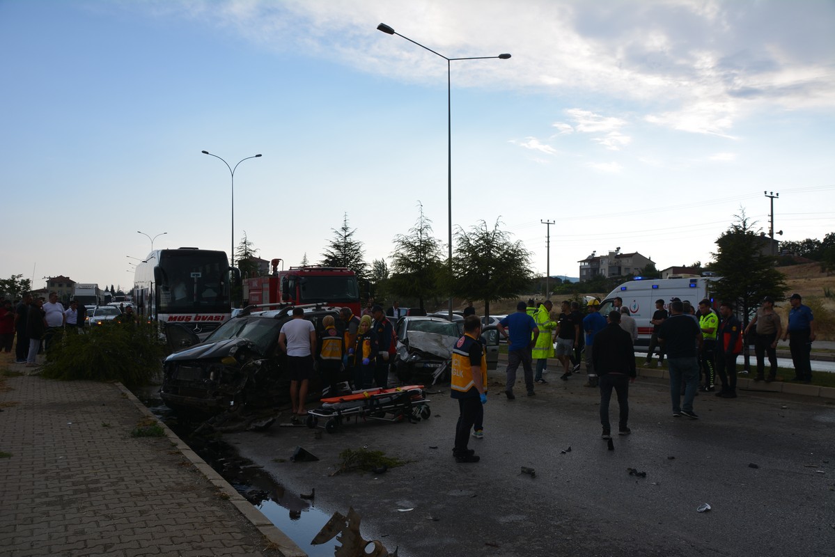 banaz-trafi-kazasi-1.jpg