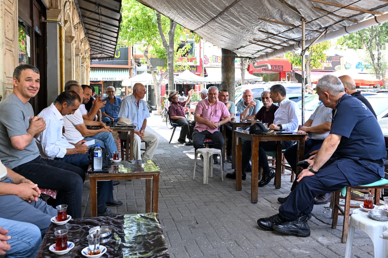 usak-valisi-esnaf-ziyaaret-1.jpg