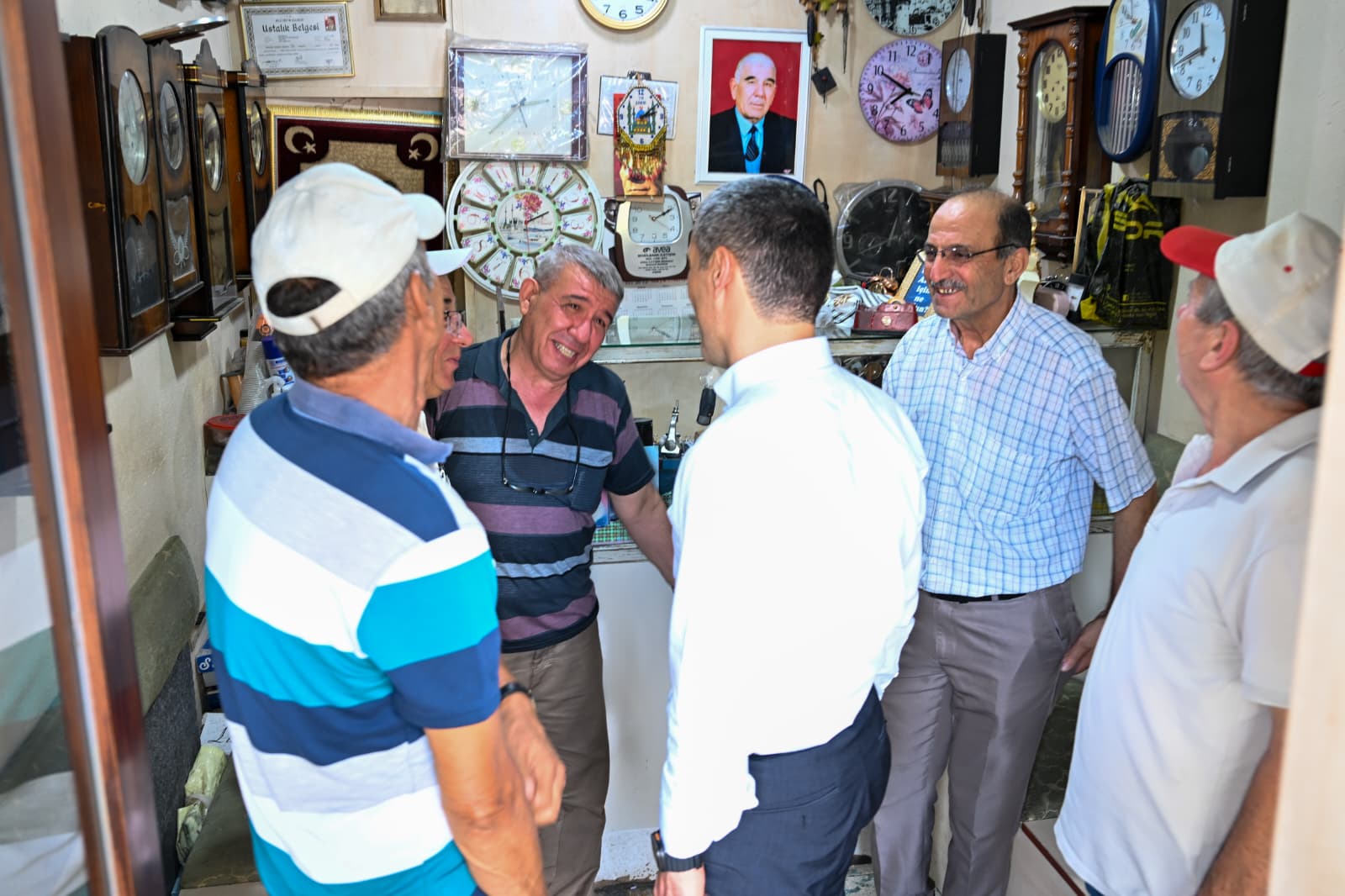 usak-valisi-esnaf-ziyaaret-2.jpg