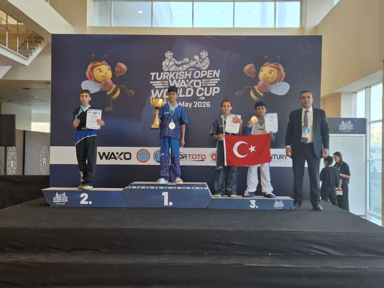 usakli-sporcular-dunya-kupasindan-10-madalyayla-donduler-2