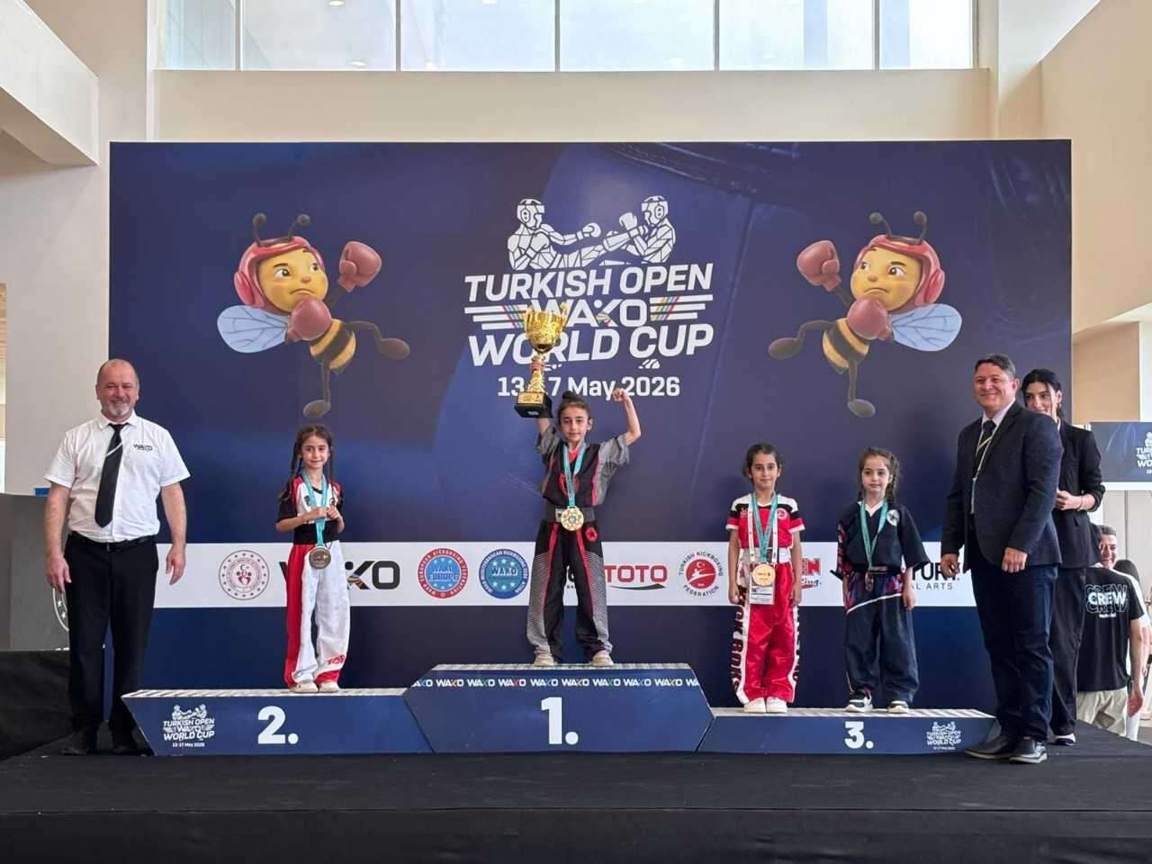 usakli-sporcular-dunya-kupasindan-10-madalyayla-donduler-7
