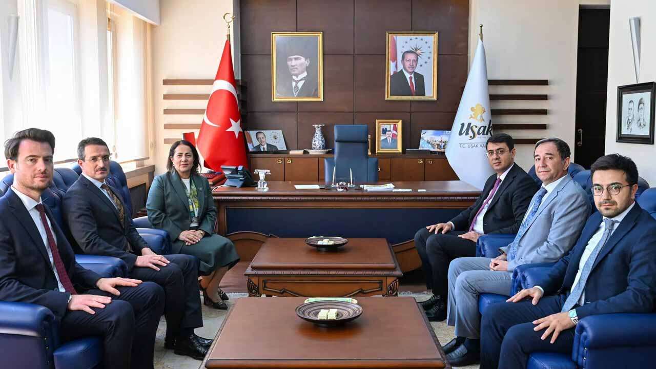 bakan-yardimcisi-madak-usakta-temaslarda-bulundu