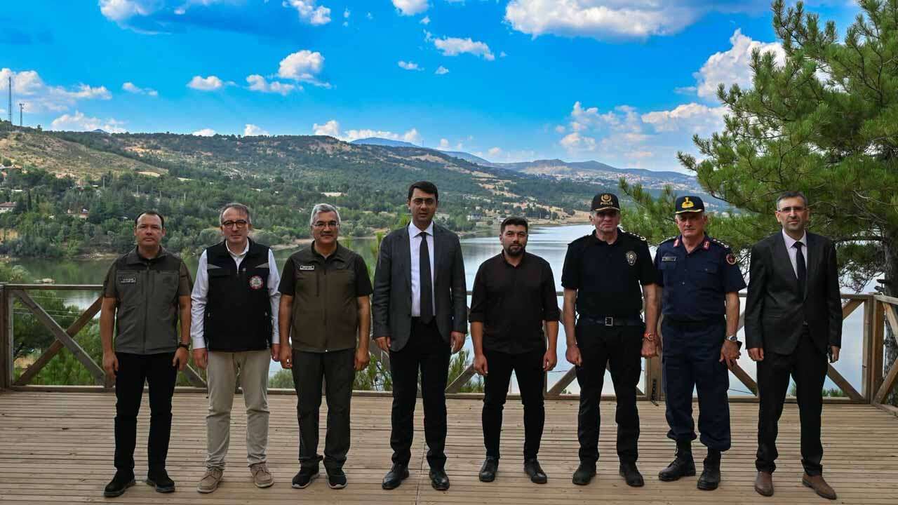 usakta-433-bin-sazan-yavrusu-goletlere-birakildi1