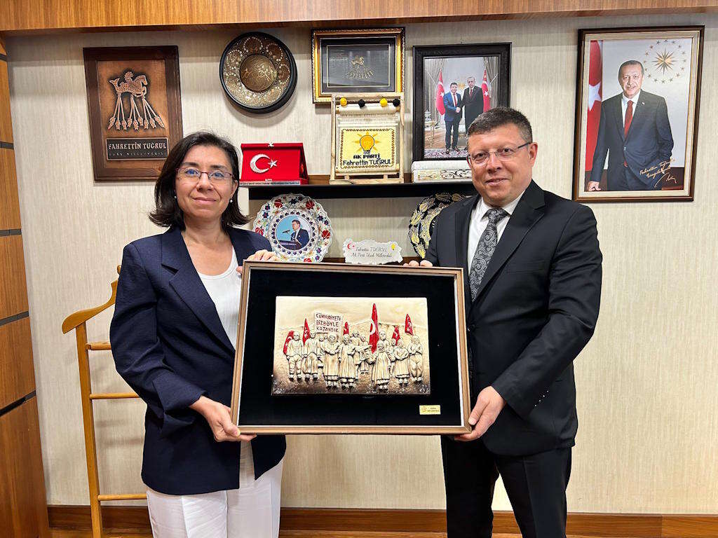 usak-belediye-baskan-vekili-av-hatice-terekeci-ozkan-tbmmde-ak-parti-usak-milletvekilleri-fahrettin-tugrul-ve-ismail-gunesi-ziyaret-etti-2