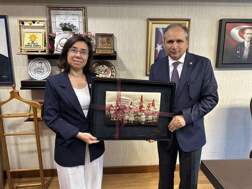 usak-belediye-baskan-vekili-av-hatice-terekeci-ozkan-tbmmde-ak-parti-usak-milletvekilleri-fahrettin-tugrul-ve-ismail-gunesi-ziyaret-etti-3