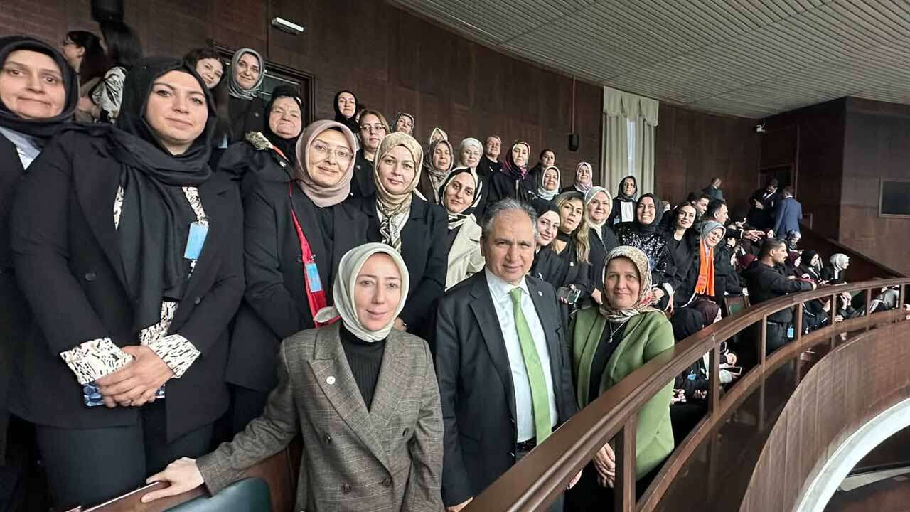 cumhurbaskani-erdogana-selcuklu-ve-osmanli-motifli-eser-takdim-edildi-1